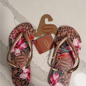Havaianas Women's Floral Sandals - Gold and Pink New with tags!